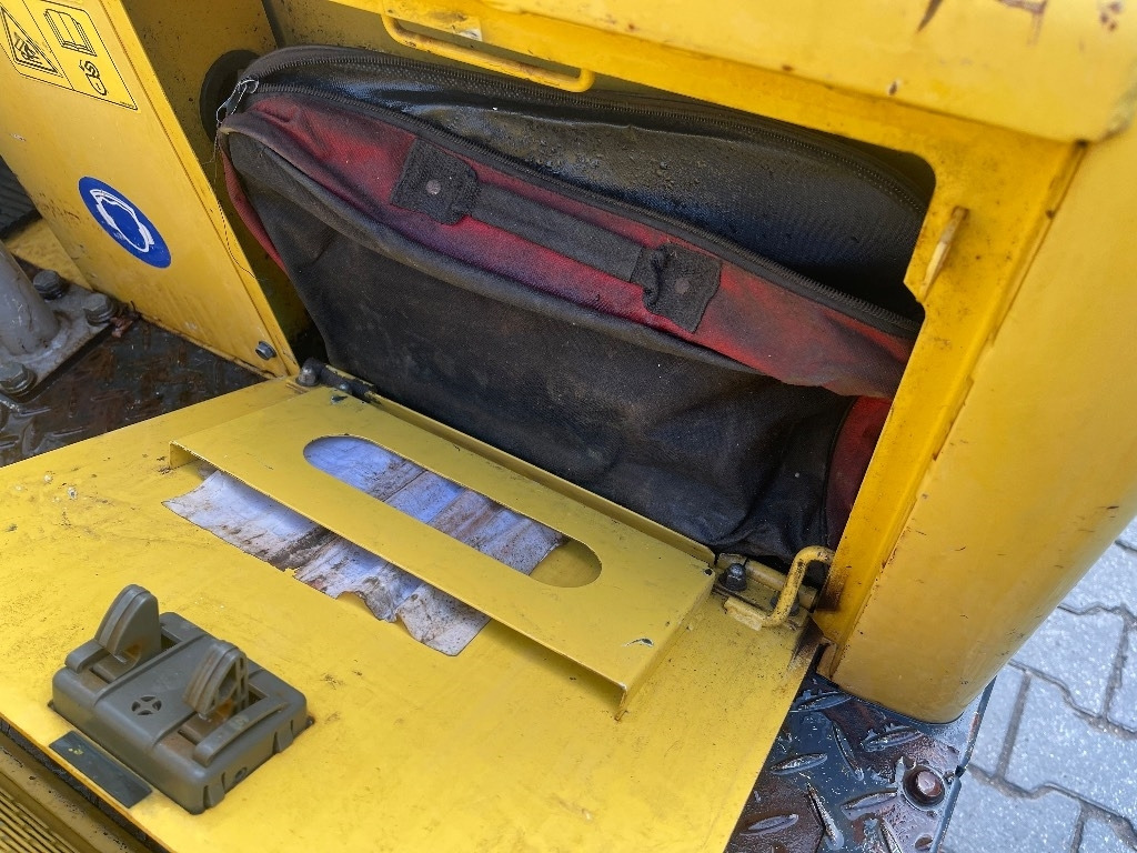 Yanmar C 30 R - Mini istovarivač: slika Yanmar C 30 R - Mini istovarivač Yanmar C 30 R - Mini istovarivač: slika Yanmar C 30 R - Mini istovarivač
