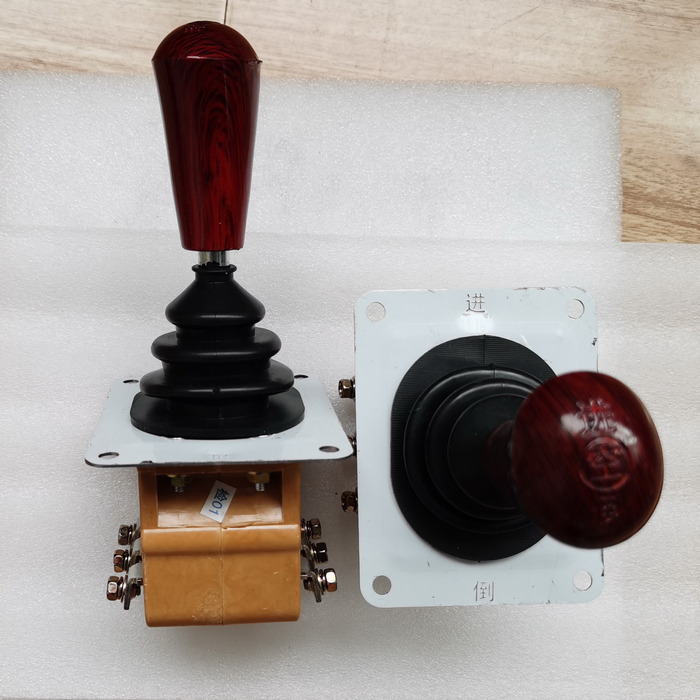 Qingdao Promising FLAND EL45 Electric Wheel Loader Forward Reverse Toggle Switch - Ručica mjenjača za Utovarivač na kotačima: slika Qingdao Promising FLAND EL45 Electric Wheel Loader Forward Reverse Toggle Switch - Ručica mjenjača za Utovarivač na kotačima Qingdao Promising FLAND EL45 Electric Wheel Loader Forward Reverse Toggle Switch - Ručica mjenjača za Utovarivač na kotačima: slika Qingdao Promising FLAND EL45 Electric Wheel Loader Forward Reverse Toggle Switch - Ručica mjenjača za Utovarivač na kotačima