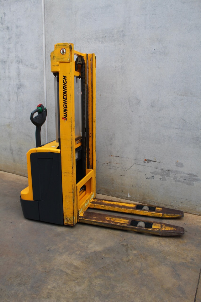 Jungheinrich EJC 212 330 ZT - Slagač stoga: slika Jungheinrich EJC 212 330 ZT - Slagač stoga Jungheinrich EJC 212 330 ZT - Slagač stoga: slika Jungheinrich EJC 212 330 ZT - Slagač stoga