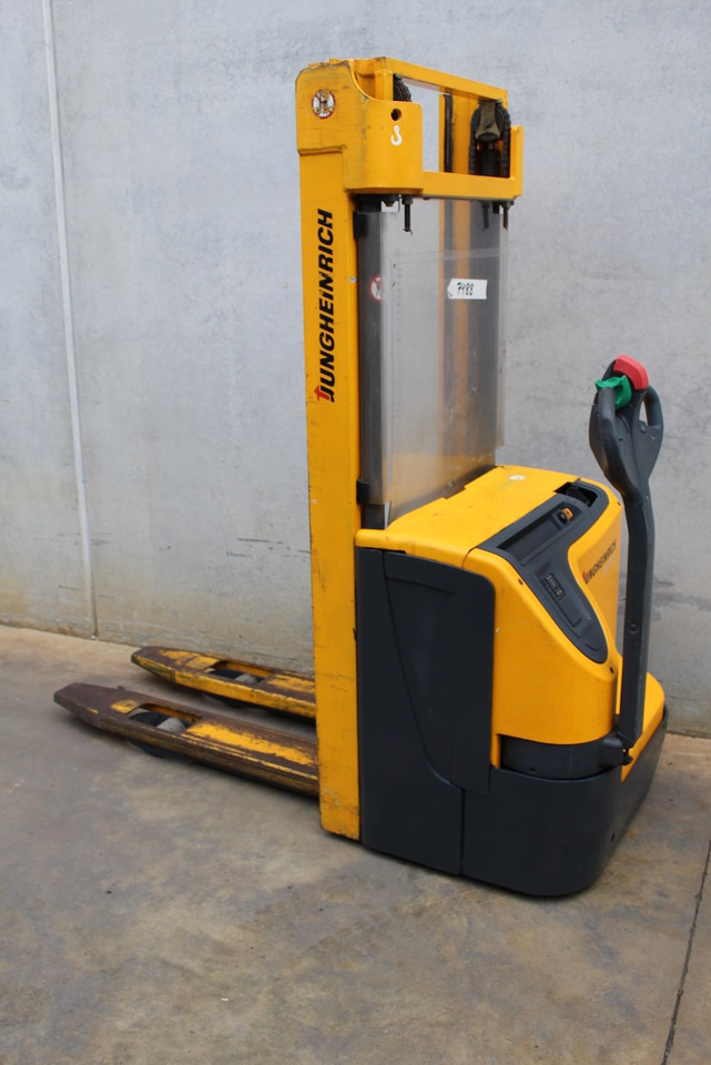 Jungheinrich EJC 212 330 ZT - Slagač stoga: slika Jungheinrich EJC 212 330 ZT - Slagač stoga Jungheinrich EJC 212 330 ZT - Slagač stoga: slika Jungheinrich EJC 212 330 ZT - Slagač stoga