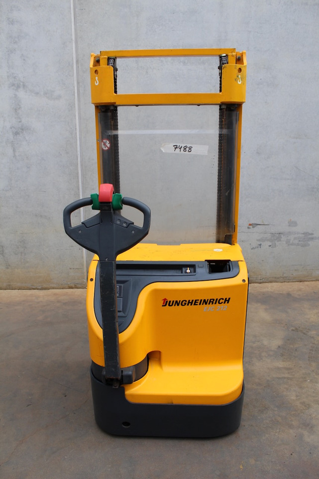 Jungheinrich EJC 212 330 ZT - Slagač stoga: slika Jungheinrich EJC 212 330 ZT - Slagač stoga Jungheinrich EJC 212 330 ZT - Slagač stoga: slika Jungheinrich EJC 212 330 ZT - Slagač stoga