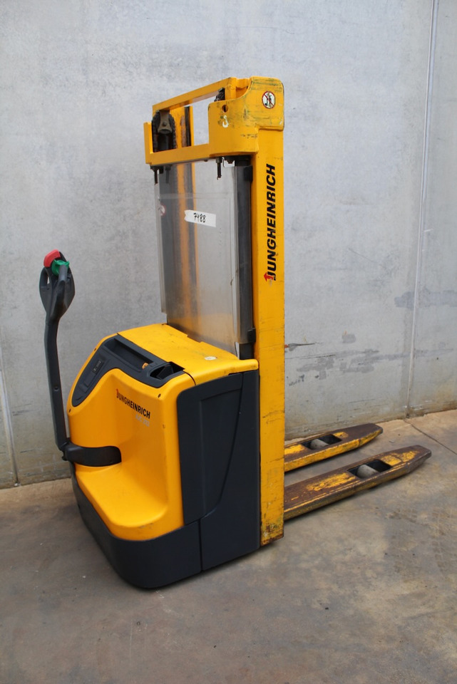 Jungheinrich EJC 212 330 ZT - Slagač stoga: slika Jungheinrich EJC 212 330 ZT - Slagač stoga Jungheinrich EJC 212 330 ZT - Slagač stoga: slika Jungheinrich EJC 212 330 ZT - Slagač stoga