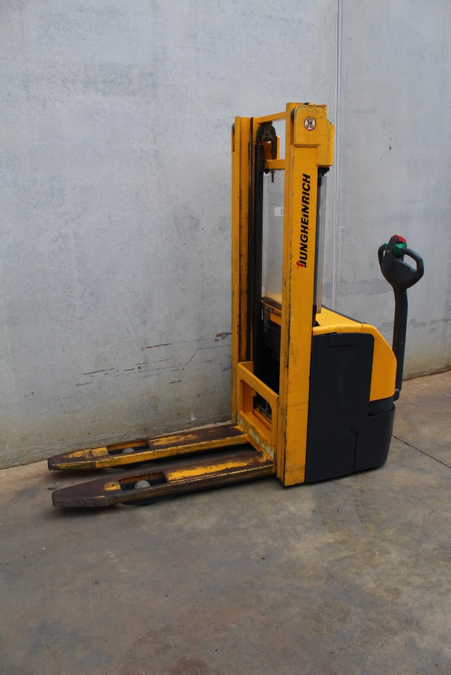 Jungheinrich EJC 212 330 ZT - Slagač stoga: slika Jungheinrich EJC 212 330 ZT - Slagač stoga Jungheinrich EJC 212 330 ZT - Slagač stoga: slika Jungheinrich EJC 212 330 ZT - Slagač stoga