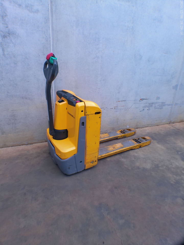 Jungheinrich EJE 118 LI-ION - Paletni viličar: slika Jungheinrich EJE 118 LI-ION - Paletni viličar Jungheinrich EJE 118 LI-ION - Paletni viličar: slika Jungheinrich EJE 118 LI-ION - Paletni viličar