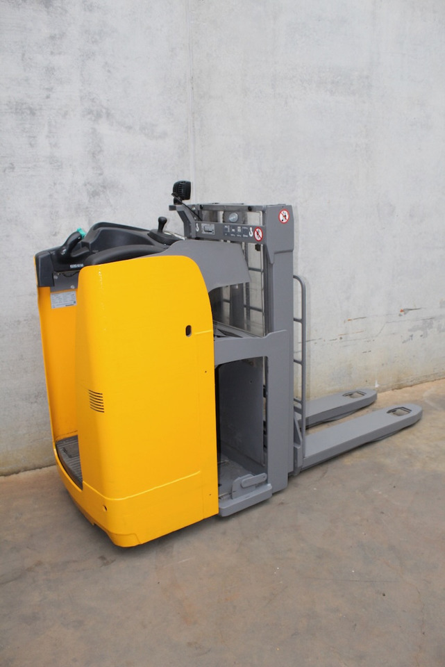 Jungheinrich ESD 120 201 ZT - Slagač stoga: slika Jungheinrich ESD 120 201 ZT - Slagač stoga Jungheinrich ESD 120 201 ZT - Slagač stoga: slika Jungheinrich ESD 120 201 ZT - Slagač stoga