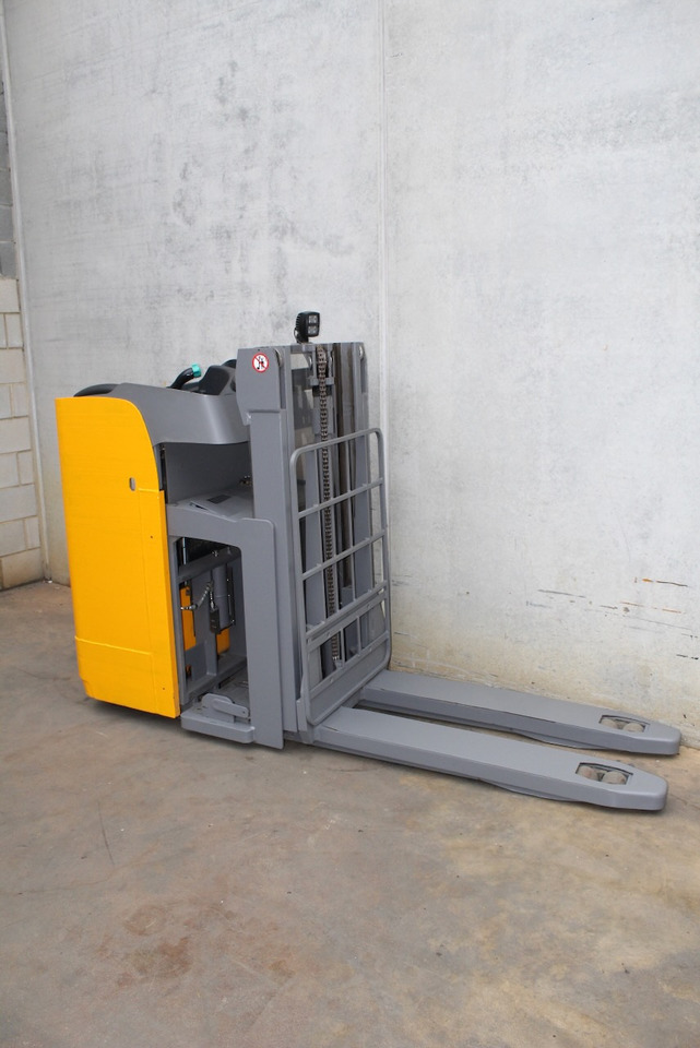 Jungheinrich ESD 120 201 ZT - Slagač stoga: slika Jungheinrich ESD 120 201 ZT - Slagač stoga Jungheinrich ESD 120 201 ZT - Slagač stoga: slika Jungheinrich ESD 120 201 ZT - Slagač stoga