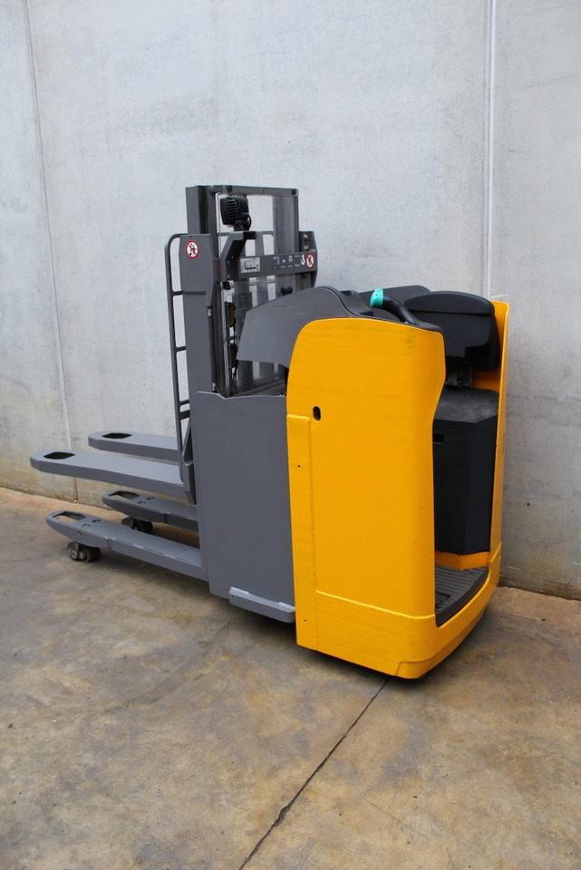 Jungheinrich ESD 120 201 ZT - Slagač stoga: slika Jungheinrich ESD 120 201 ZT - Slagač stoga Jungheinrich ESD 120 201 ZT - Slagač stoga: slika Jungheinrich ESD 120 201 ZT - Slagač stoga