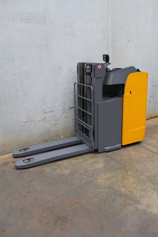 Jungheinrich ESD 120 201 ZT - Slagač stoga: slika Jungheinrich ESD 120 201 ZT - Slagač stoga Jungheinrich ESD 120 201 ZT - Slagač stoga: slika Jungheinrich ESD 120 201 ZT - Slagač stoga