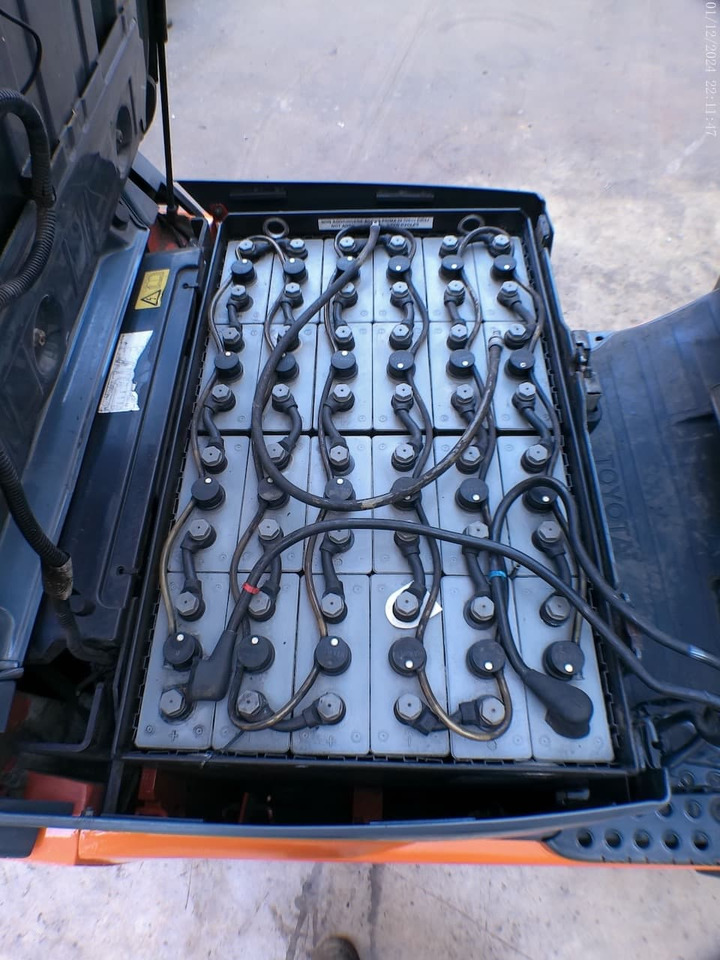 Električni viličar Toyota 8FBE15T: slika Električni viličar Toyota 8FBE15T