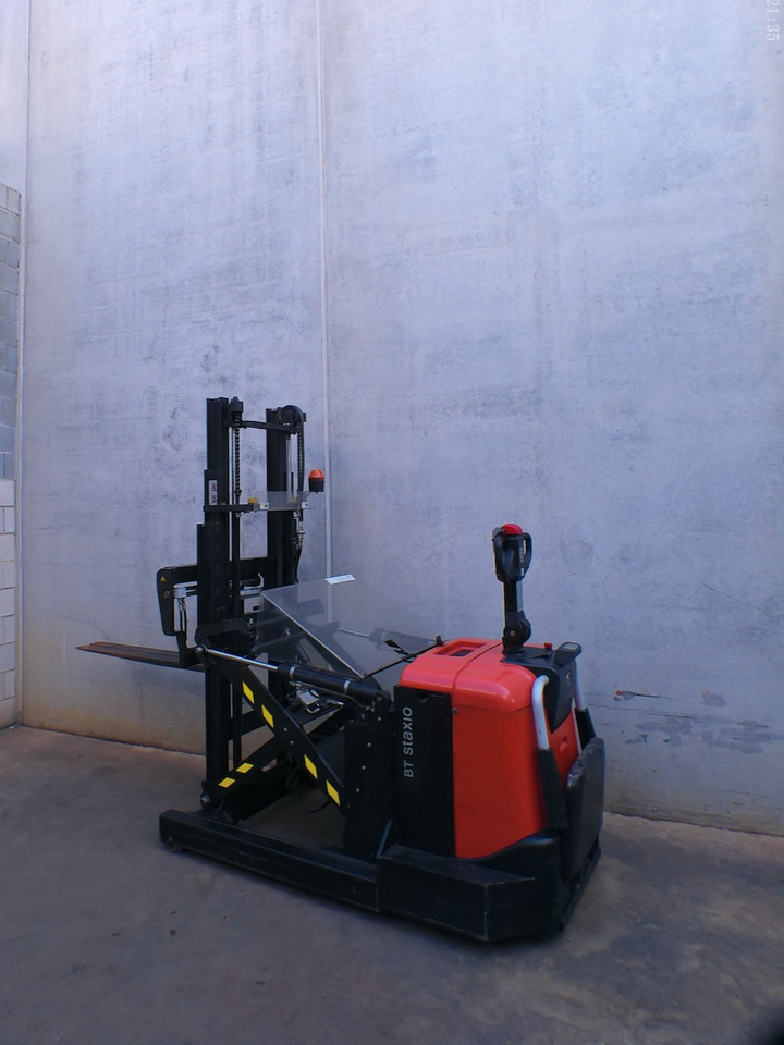 Toyota SPE 120 XR - Slagač stoga: slika Toyota SPE 120 XR - Slagač stoga Toyota SPE 120 XR - Slagač stoga: slika Toyota SPE 120 XR - Slagač stoga