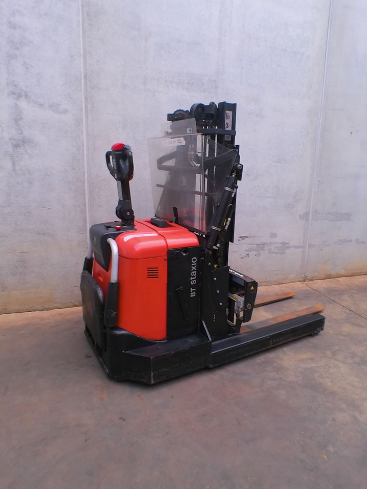 Toyota SPE 120 XR - Slagač stoga: slika Toyota SPE 120 XR - Slagač stoga Toyota SPE 120 XR - Slagač stoga: slika Toyota SPE 120 XR - Slagač stoga