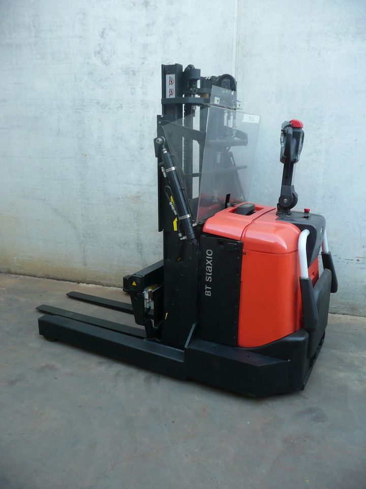 Toyota SPE 120 XR - Slagač stoga: slika Toyota SPE 120 XR - Slagač stoga Toyota SPE 120 XR - Slagač stoga: slika Toyota SPE 120 XR - Slagač stoga