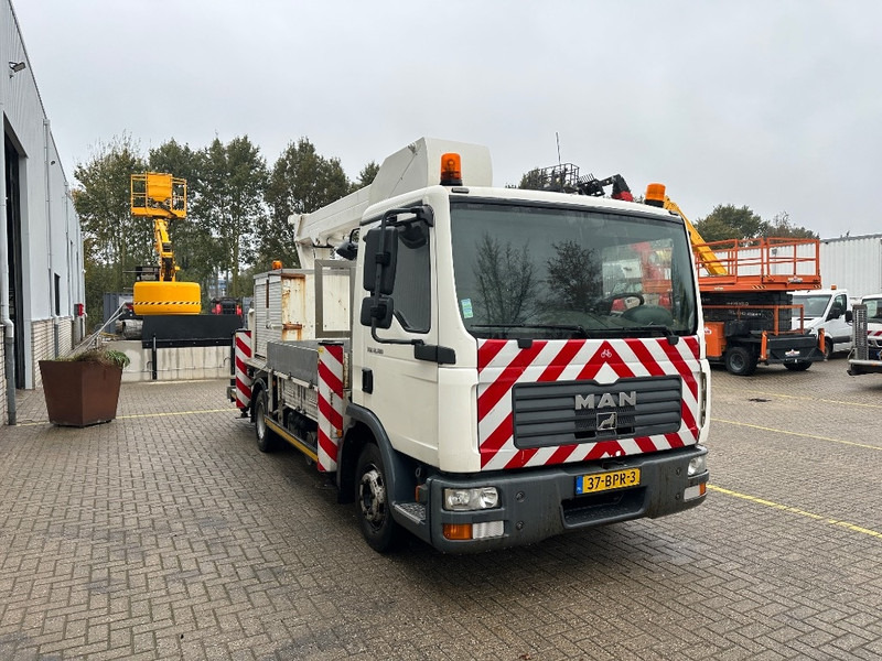 BISON Palfinger TKA 17 - Podizna platforma montirana na kamion: slika BISON Palfinger TKA 17 - Podizna platforma montirana na kamion BISON Palfinger TKA 17 - Podizna platforma montirana na kamion: slika BISON Palfinger TKA 17 - Podizna platforma montirana na kamion