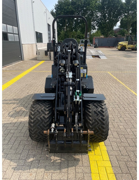 Giant G 2200 E - Utovarivač na kotačima: slika Giant G 2200 E - Utovarivač na kotačima Giant G 2200 E - Utovarivač na kotačima: slika Giant G 2200 E - Utovarivač na kotačima