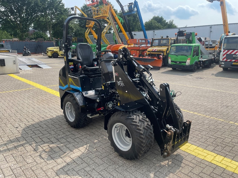 Giant G 2200 E - Utovarivač na kotačima: slika Giant G 2200 E - Utovarivač na kotačima Giant G 2200 E - Utovarivač na kotačima: slika Giant G 2200 E - Utovarivač na kotačima