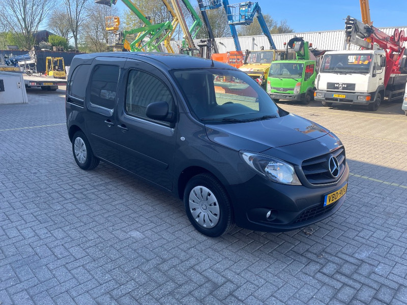 Mercedes-Benz Citan 108 CDI - Mali kombi: slika Mercedes-Benz Citan 108 CDI - Mali kombi Mercedes-Benz Citan 108 CDI - Mali kombi: slika Mercedes-Benz Citan 108 CDI - Mali kombi