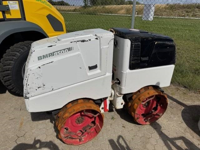 Bomag BMP8500, Radiostyrd vält - Valjak: slika Bomag BMP8500, Radiostyrd vält - Valjak Bomag BMP8500, Radiostyrd vält - Valjak: slika Bomag BMP8500, Radiostyrd vält - Valjak