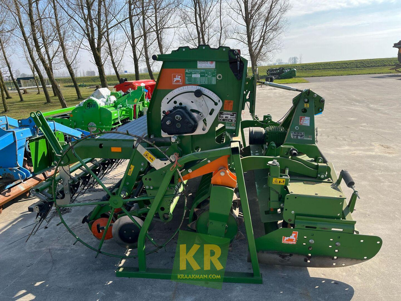 3000 SUPER Amazone - Kombajn i sijačica: slika 3000 SUPER Amazone - Kombajn i sijačica 3000 SUPER Amazone - Kombajn i sijačica: slika 3000 SUPER Amazone - Kombajn i sijačica