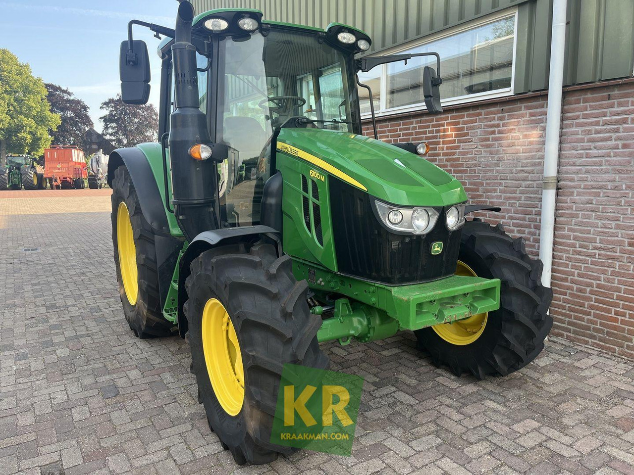 Traktor 6100M John Deere: slika Traktor 6100M John Deere
