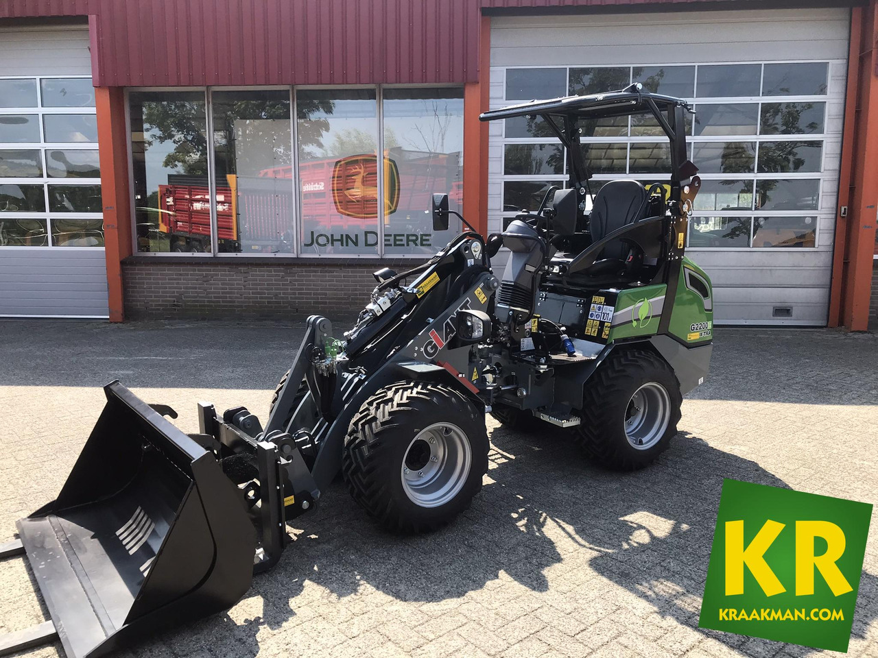 G2200E Giant - Zglobni utovarivač: slika G2200E Giant - Zglobni utovarivač G2200E Giant - Zglobni utovarivač: slika G2200E Giant - Zglobni utovarivač