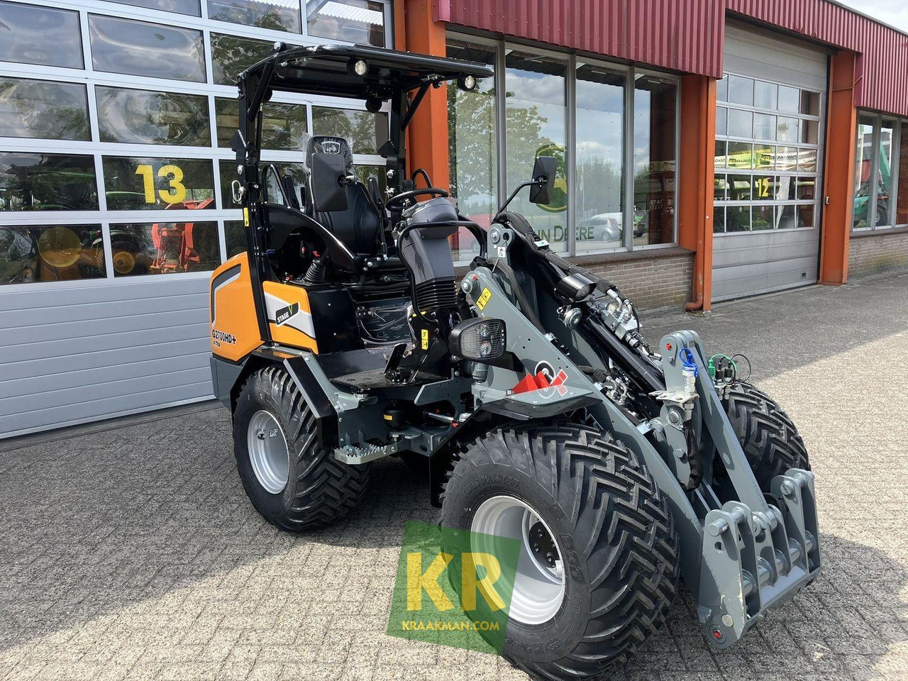 G2700 X-tra HD+ Giant - Zglobni utovarivač: slika G2700 X-tra HD+ Giant - Zglobni utovarivač G2700 X-tra HD+ Giant - Zglobni utovarivač: slika G2700 X-tra HD+ Giant - Zglobni utovarivač