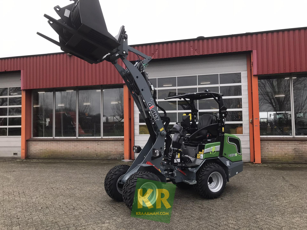 G2700E Giant - Zglobni utovarivač: slika G2700E Giant - Zglobni utovarivač G2700E Giant - Zglobni utovarivač: slika G2700E Giant - Zglobni utovarivač