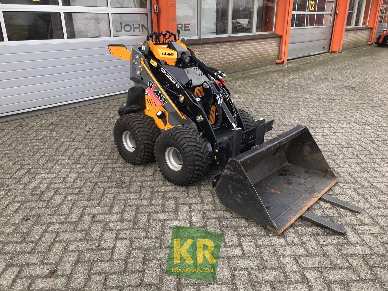 Giant SK252D - Zglobni utovarivač: slika Giant SK252D - Zglobni utovarivač Giant SK252D - Zglobni utovarivač: slika Giant SK252D - Zglobni utovarivač