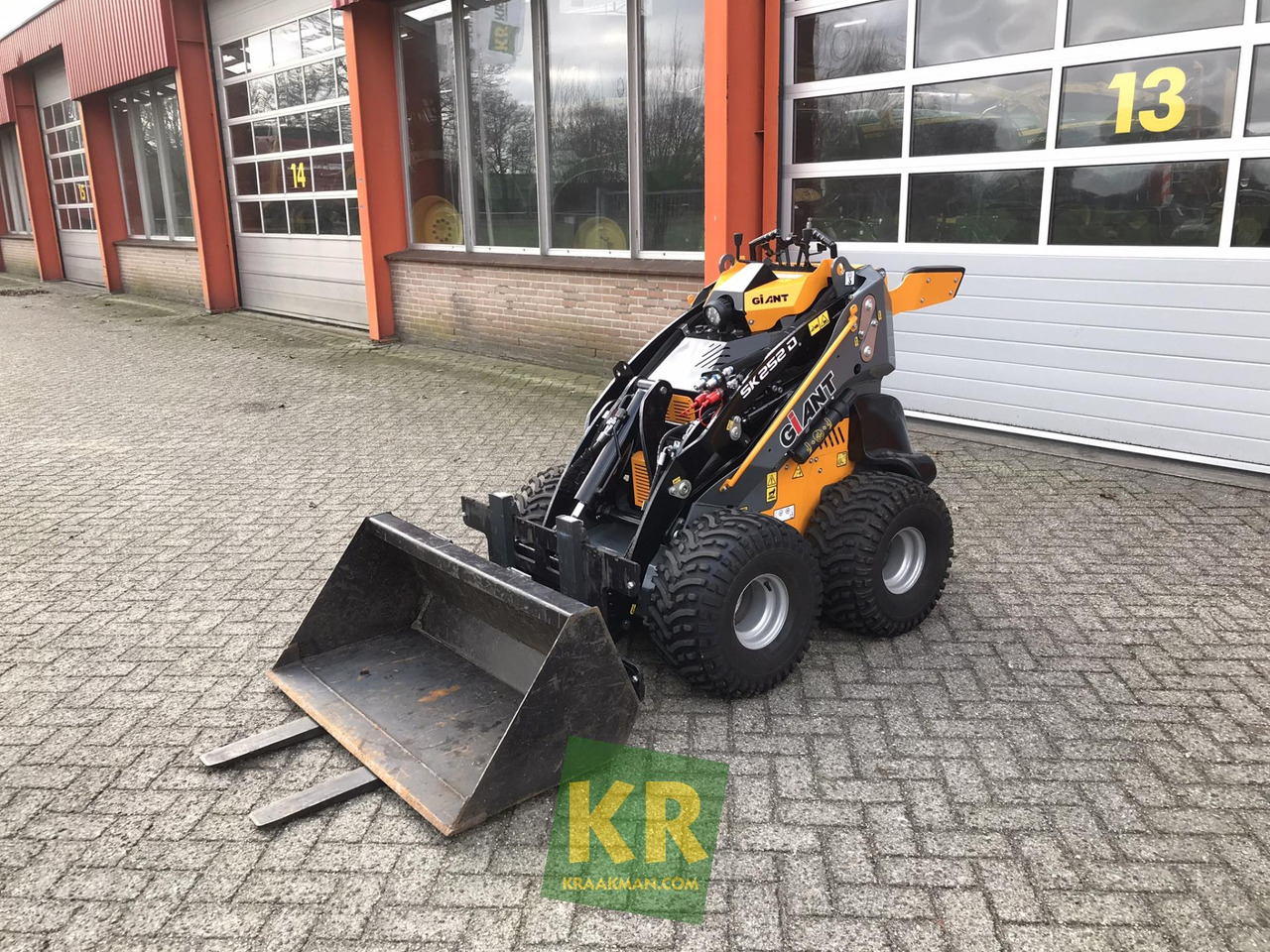 Giant SK252D - Zglobni utovarivač: slika Giant SK252D - Zglobni utovarivač Giant SK252D - Zglobni utovarivač: slika Giant SK252D - Zglobni utovarivač