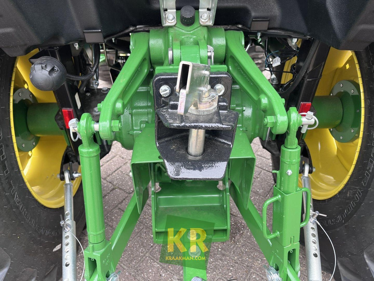 Novi Mali traktor John Deere 4066M: slika Novi Mali traktor John Deere 4066M