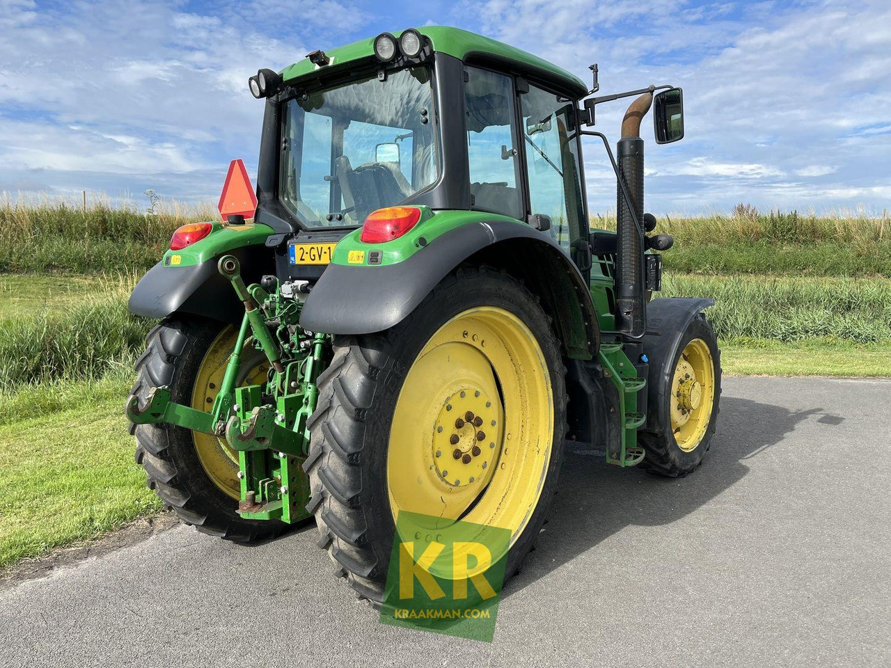 John Deere 6125M trekker - Traktor: slika John Deere 6125M trekker - Traktor John Deere 6125M trekker - Traktor: slika John Deere 6125M trekker - Traktor