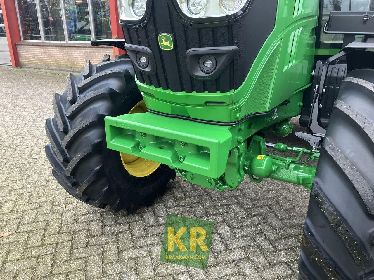 Novi Traktor John Deere 6140M: slika Novi Traktor John Deere 6140M