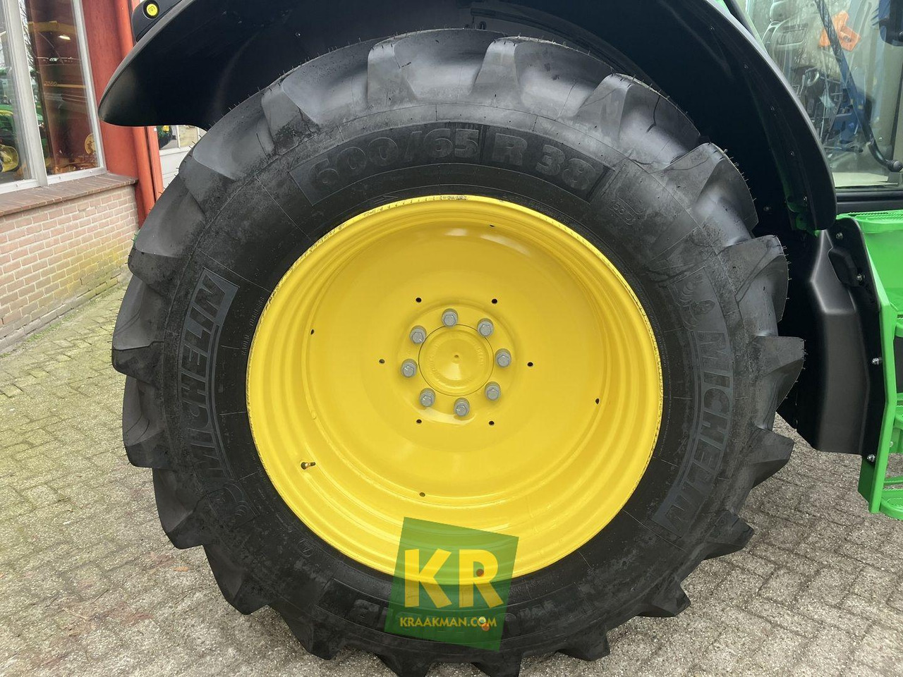 Novi Traktor John Deere 6140M: slika Novi Traktor John Deere 6140M