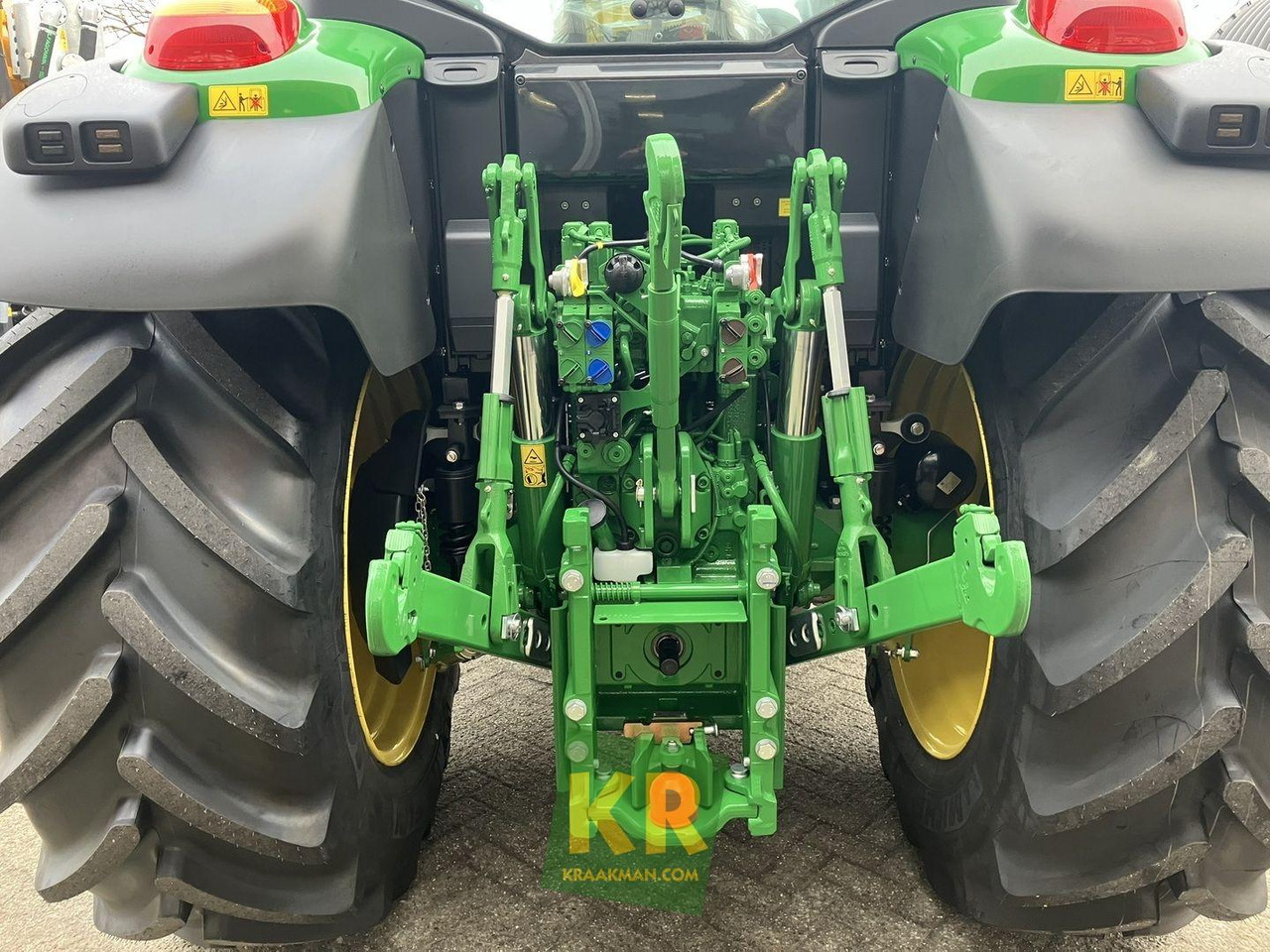 Novi Traktor John Deere 6140M: slika Novi Traktor John Deere 6140M