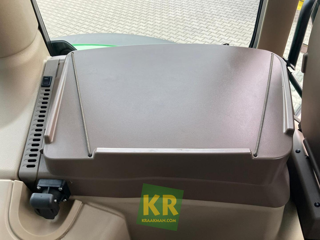 John Deere 6R 155 - Traktor: slika John Deere 6R 155 - Traktor John Deere 6R 155 - Traktor: slika John Deere 6R 155 - Traktor