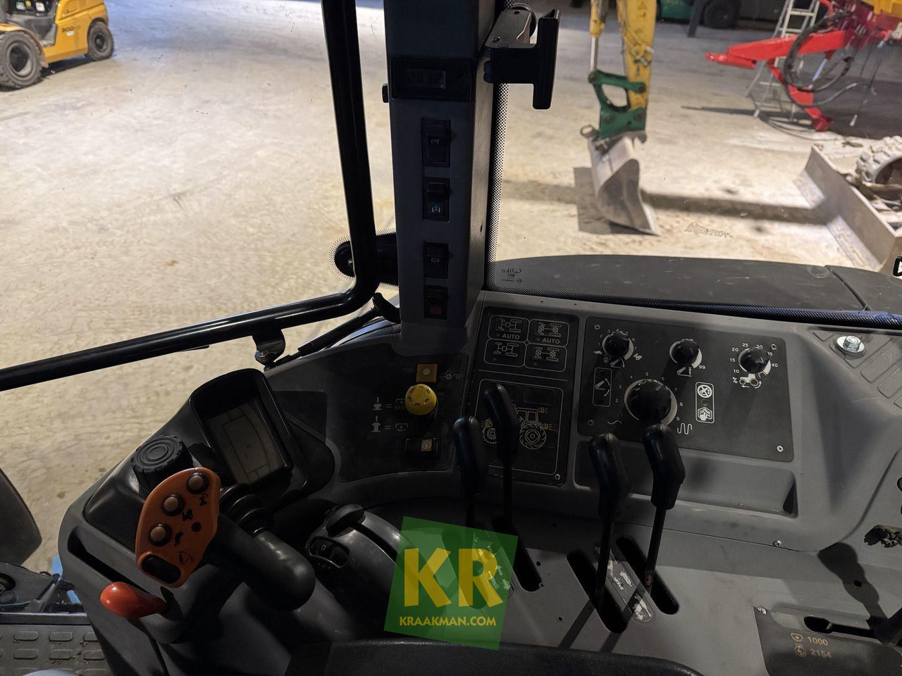 New Holland TM190 - Traktor: slika New Holland TM190 - Traktor New Holland TM190 - Traktor: slika New Holland TM190 - Traktor