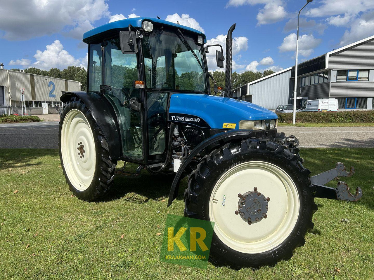 New Holland TN75S - Traktor: slika New Holland TN75S - Traktor New Holland TN75S - Traktor: slika New Holland TN75S - Traktor