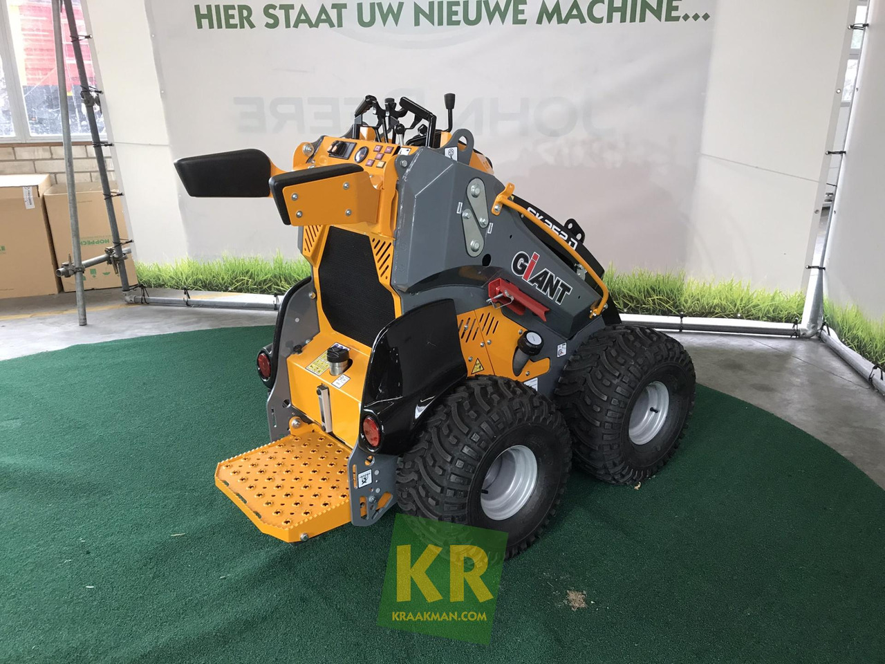 SK252D Giant - Mini utovarivač: slika SK252D Giant - Mini utovarivač SK252D Giant - Mini utovarivač: slika SK252D Giant - Mini utovarivač