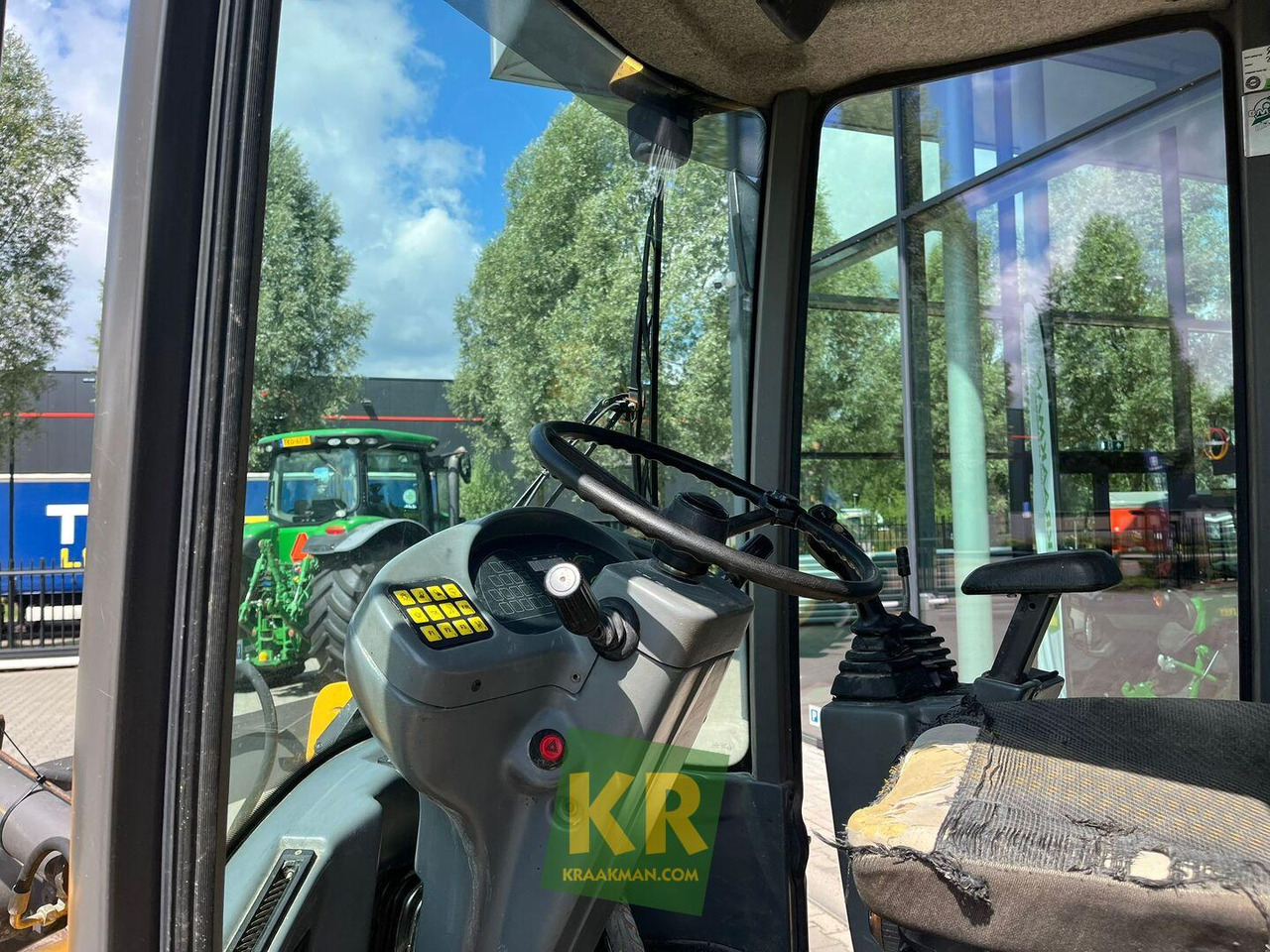 Volvo L30B - Utovarivač na kotačima: slika Volvo L30B - Utovarivač na kotačima Volvo L30B - Utovarivač na kotačima: slika Volvo L30B - Utovarivač na kotačima