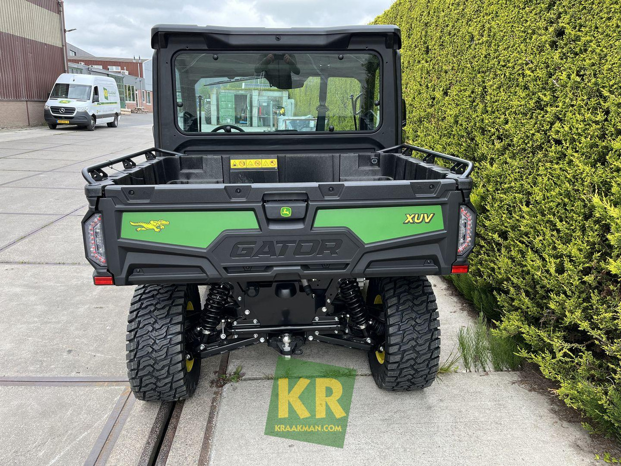 XUV875M John Deere - ATV/ Quad vozilo: slika XUV875M John Deere - ATV/ Quad vozilo XUV875M John Deere - ATV/ Quad vozilo: slika XUV875M John Deere - ATV/ Quad vozilo