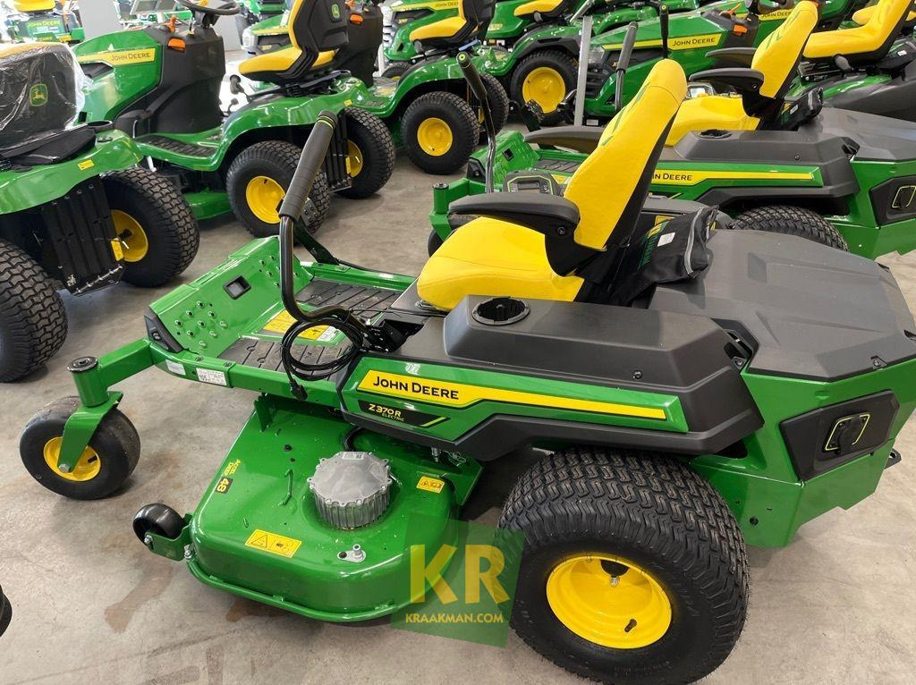 Z370R ELECTRIC John Deere - Vrtna kosilica: slika Z370R ELECTRIC John Deere - Vrtna kosilica Z370R ELECTRIC John Deere - Vrtna kosilica: slika Z370R ELECTRIC John Deere - Vrtna kosilica