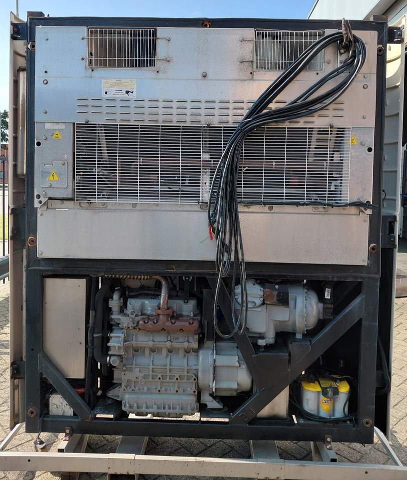 Vector 1950 MT – RC528014 - Jedinica hladnjaka: slika Vector 1950 MT – RC528014 - Jedinica hladnjaka Vector 1950 MT – RC528014 - Jedinica hladnjaka: slika Vector 1950 MT – RC528014 - Jedinica hladnjaka