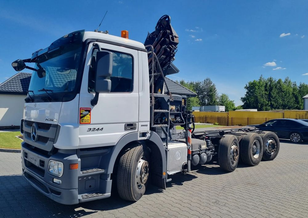 Mercedes-Benz Actros 3244 - Kamion-šasija: slika Mercedes-Benz Actros 3244 - Kamion-šasija Mercedes-Benz Actros 3244 - Kamion-šasija: slika Mercedes-Benz Actros 3244 - Kamion-šasija