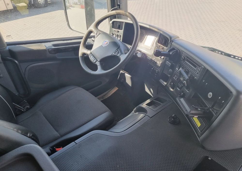 Scania P360 - Kamion-šasija: slika Scania P360 - Kamion-šasija Scania P360 - Kamion-šasija: slika Scania P360 - Kamion-šasija