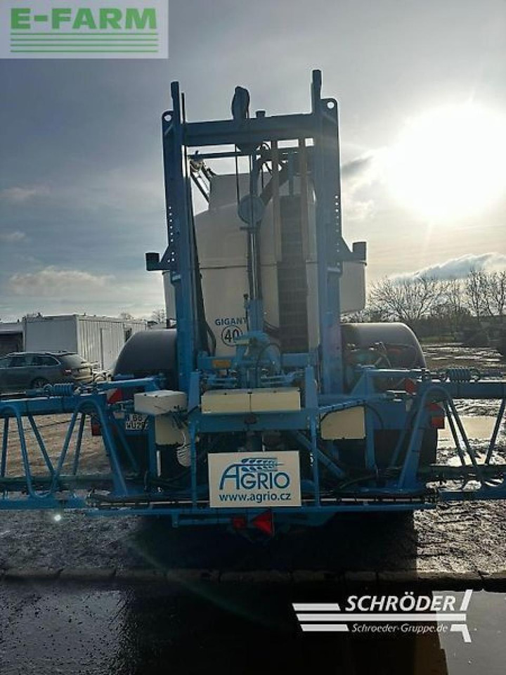 Vučena prskalica Agrio agrio gigant 13500: slika Vučena prskalica Agrio agrio gigant 13500