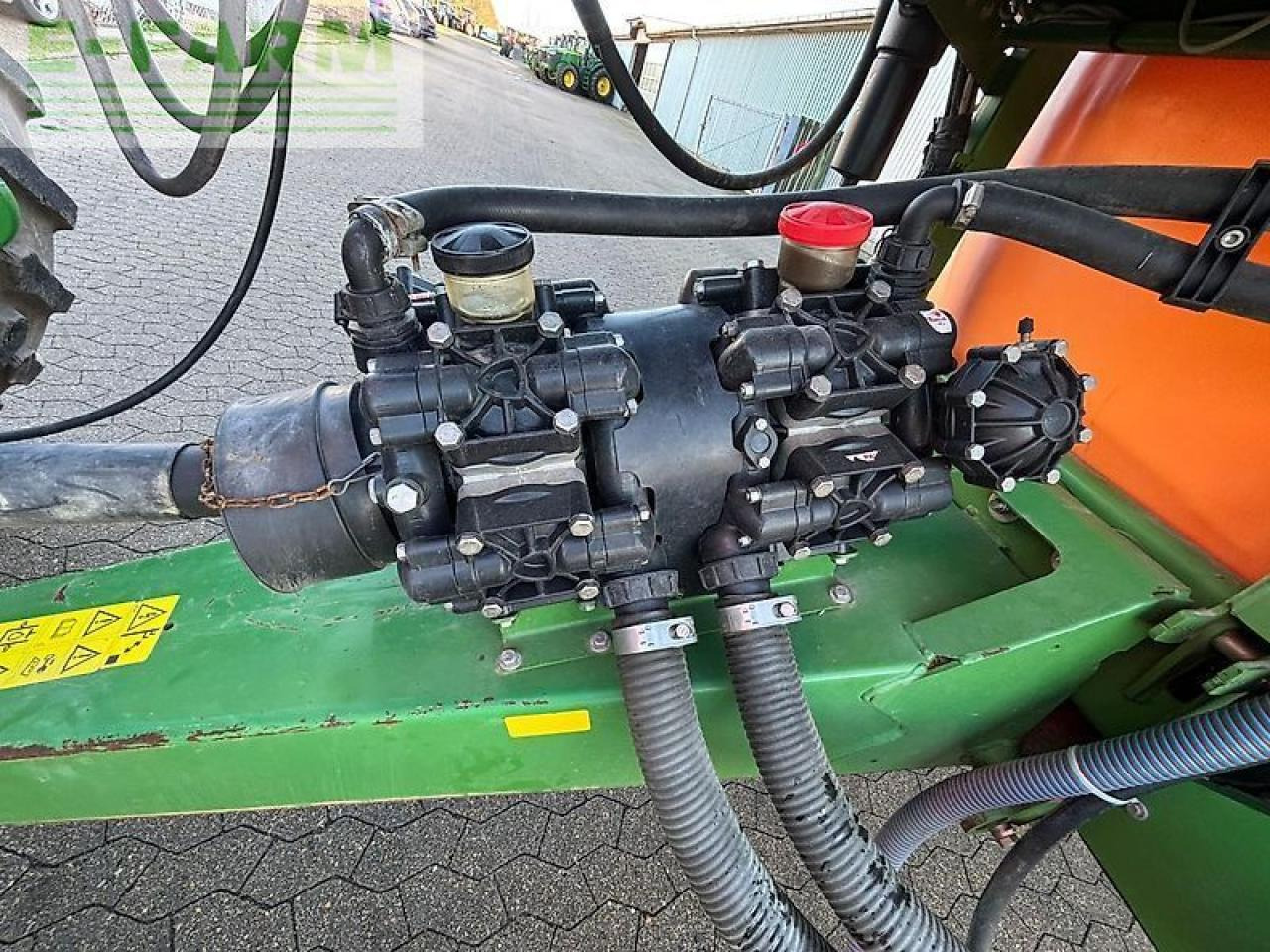 Amazone ux6200 - Vučena prskalica: slika Amazone ux6200 - Vučena prskalica Amazone ux6200 - Vučena prskalica: slika Amazone ux6200 - Vučena prskalica