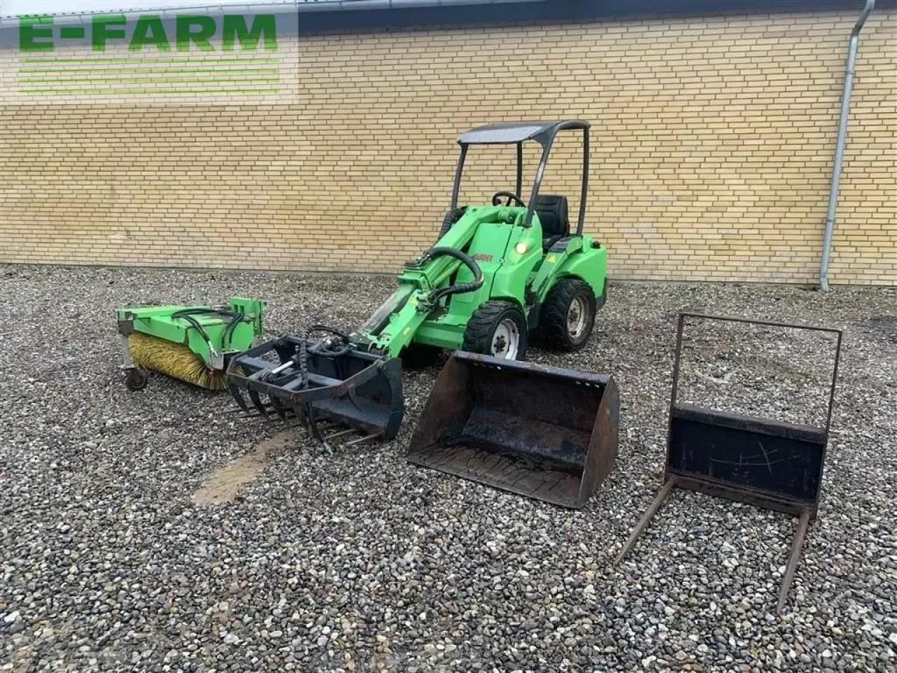 Avant 520 teleskop - Mini bager: slika Avant 520 teleskop - Mini bager Avant 520 teleskop - Mini bager: slika Avant 520 teleskop - Mini bager