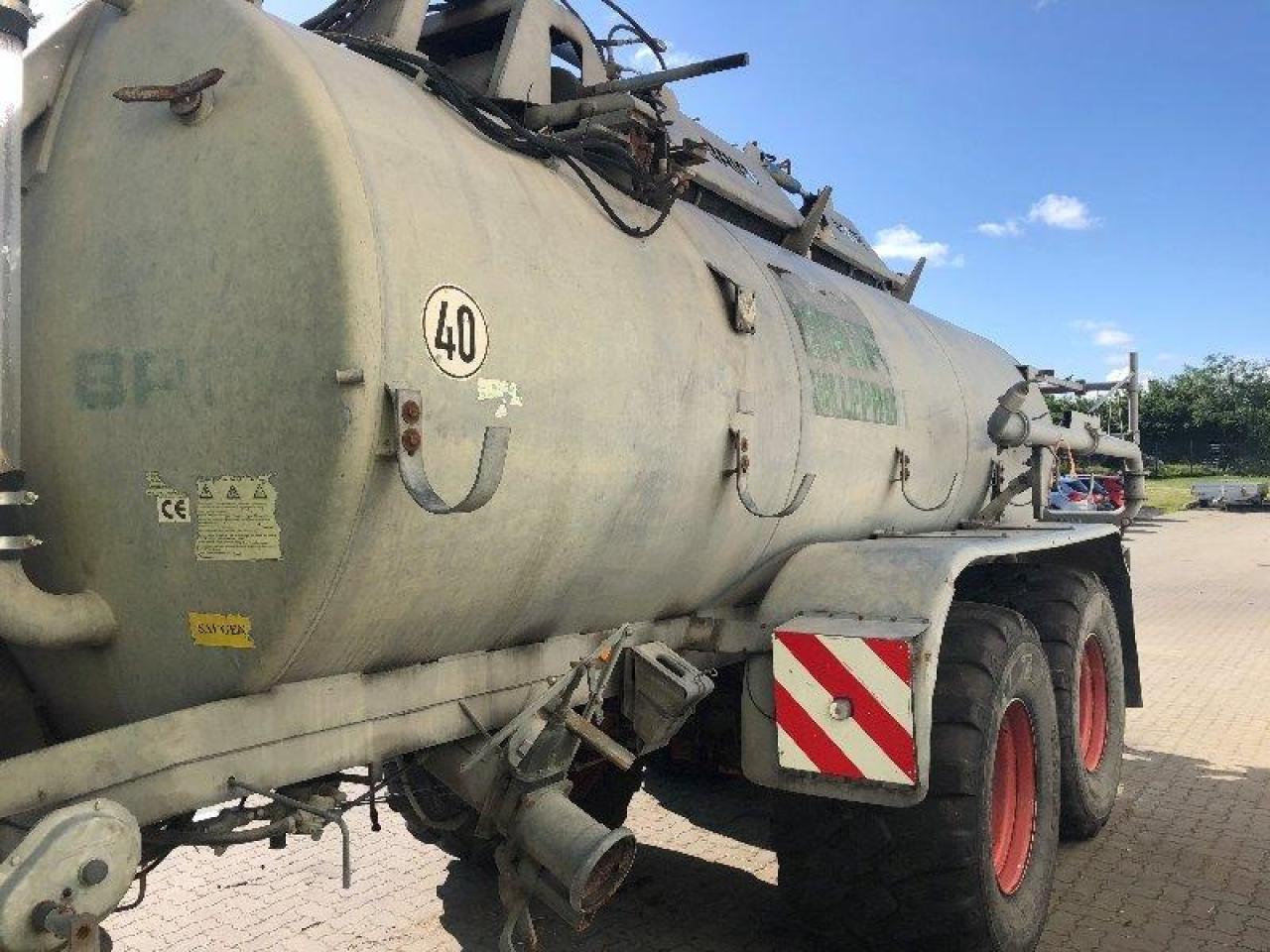 Briri vttw 14000 - Cisterna za gnojnicu: slika Briri vttw 14000 - Cisterna za gnojnicu Briri vttw 14000 - Cisterna za gnojnicu: slika Briri vttw 14000 - Cisterna za gnojnicu