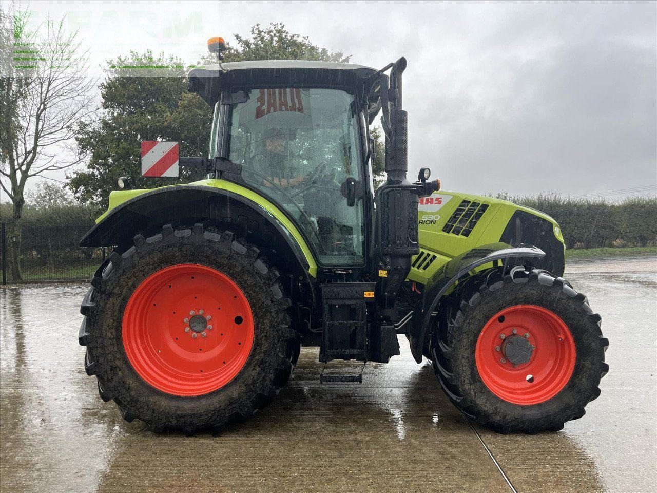 CLAAS ARION 530 - Traktor: slika CLAAS ARION 530 - Traktor CLAAS ARION 530 - Traktor: slika CLAAS ARION 530 - Traktor