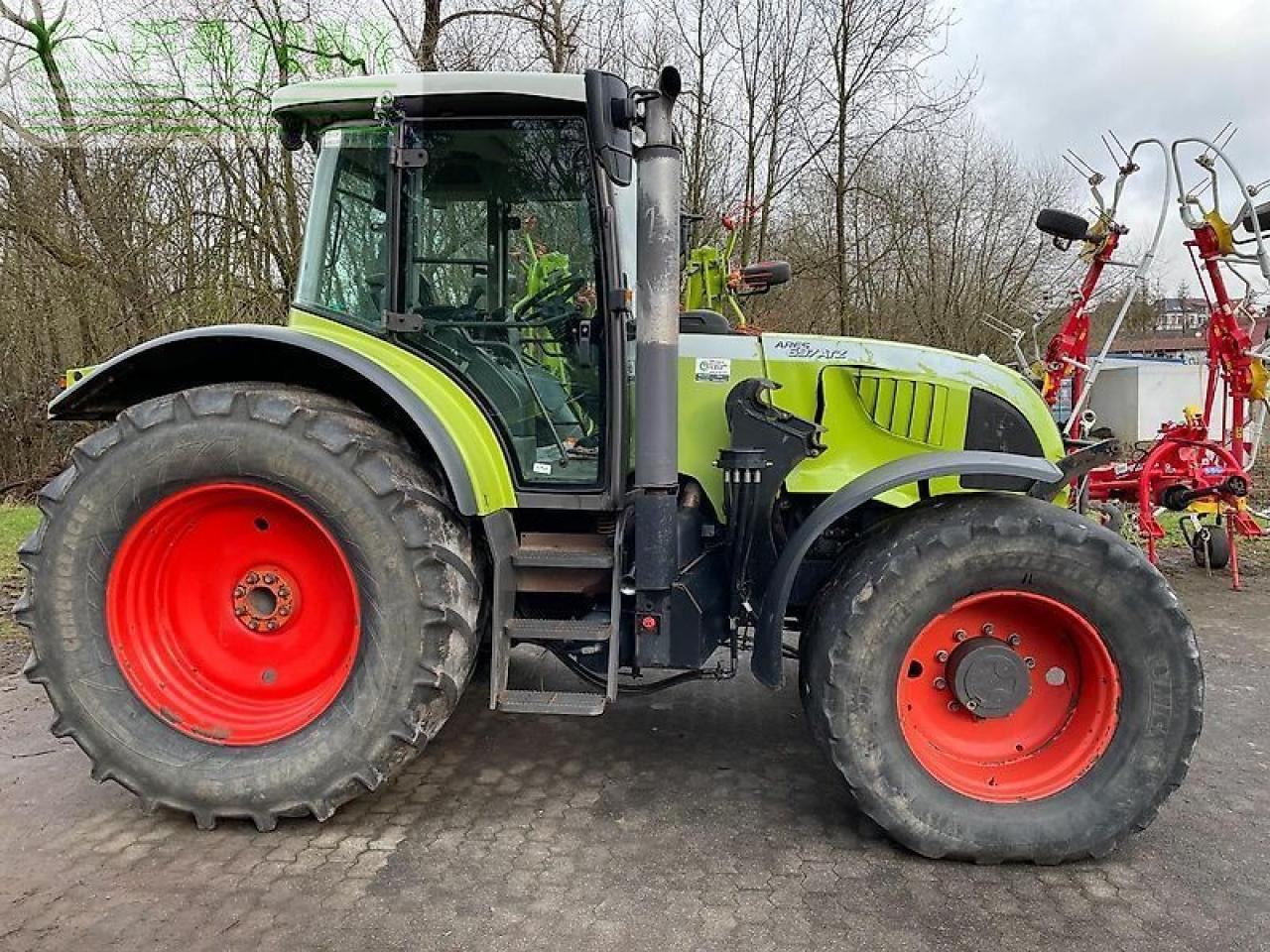 CLAAS ares 697 atz mit fronthydraulik und frontladerkonsolen stoll ATZ - Traktor: slika CLAAS ares 697 atz mit fronthydraulik und frontladerkonsolen stoll ATZ - Traktor CLAAS ares 697 atz mit fronthydraulik und frontladerkonsolen stoll ATZ - Traktor: slika CLAAS ares 697 atz mit fronthydraulik und frontladerkonsolen stoll ATZ - Traktor