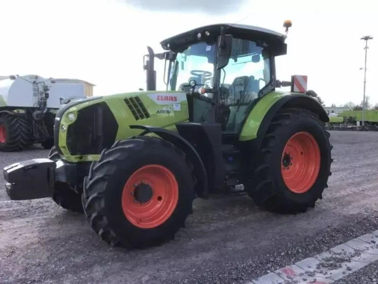 CLAAS arion 610 hexashift - Traktor: slika CLAAS arion 610 hexashift - Traktor CLAAS arion 610 hexashift - Traktor: slika CLAAS arion 610 hexashift - Traktor